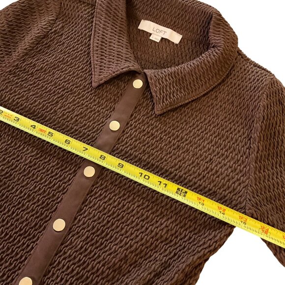 Loft Brown Ruched  Top  Ruffle Hem Short Sleeve Collar Womens Small neutral - Picture 5 of 7